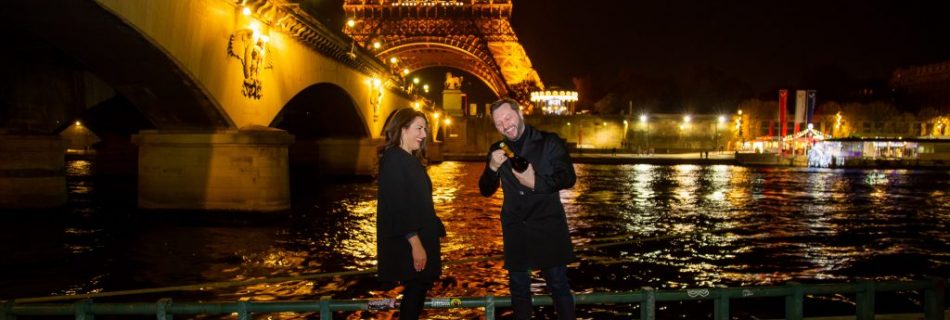 Ideia de Pedido de casamento surpresa em Paris - Velas flores, champagne e Torre Eiffel